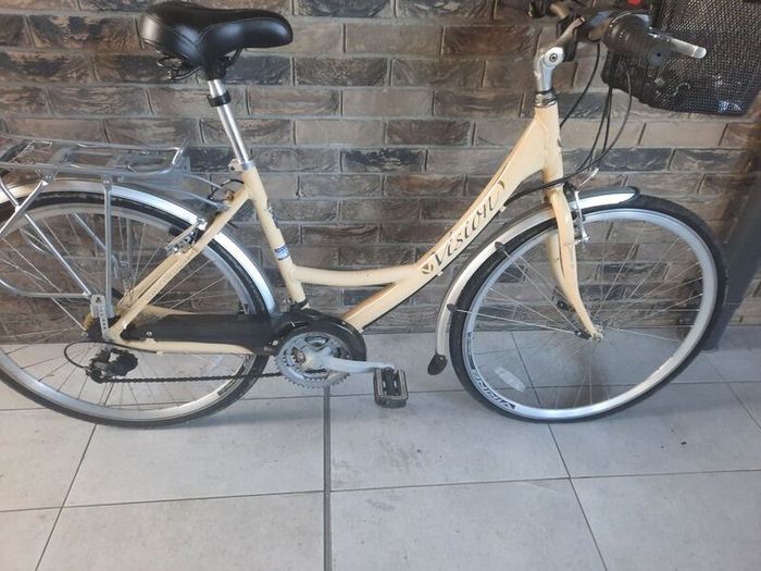 ladies city bike( can deliver)