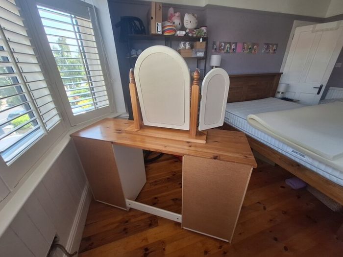 Dressing table
