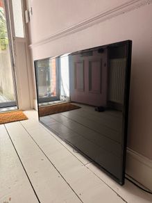 LG 55 inch LED TV & wall bracket