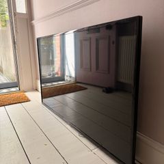 LG 55 inch LED TV & wall bracket