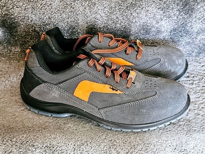 Safety shoes size 43 European
