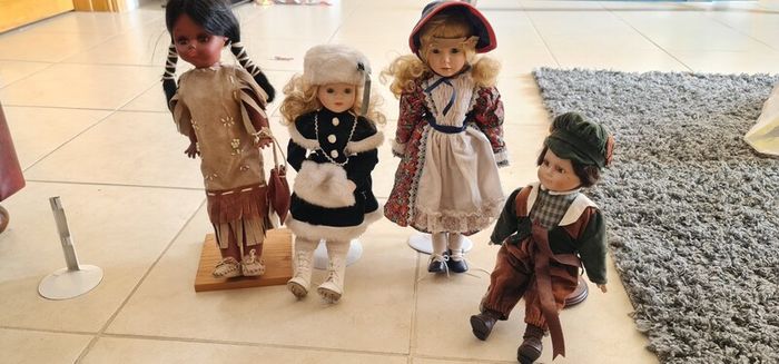 Vintage House of Lloyd Dolls (4pcs)