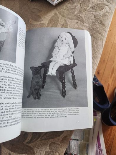 The Collectir's Guide To British Dolls Since 1920. By Collette Mansell. First Edition Large Volume Paperback In Good Condition.