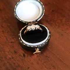 Vintage 18ct Gold Ring with Three Natural Diamonds