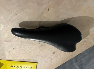 Bike Saddle - DDK 142mm