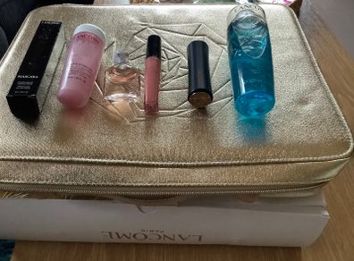 Lancome 6 Piece ( 4 Full Size Items )Gift Set & Large Gold Vanity Case