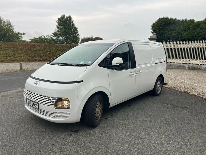 Hyundai Staria 18K km New CVRT Warranty