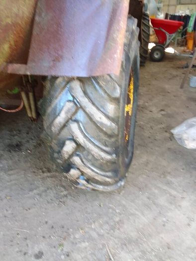 Slurry spreader with raingun