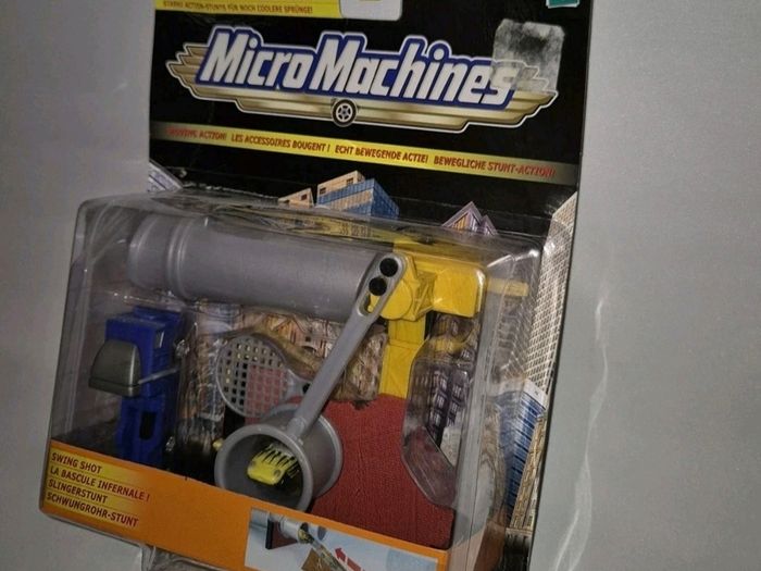 2001 Micro Machines Stunt Swing Shot Moving Action New Hasbro