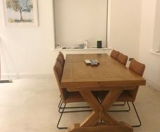 Extendable dining room table