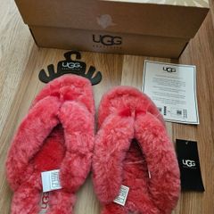 Uggs Fluff flip flop style slippers