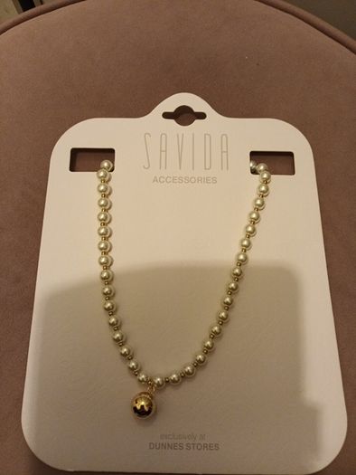 Choker pearl and gold necklace