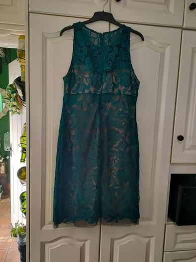 Green lace Occasion Pencil dress size 14 Postage included