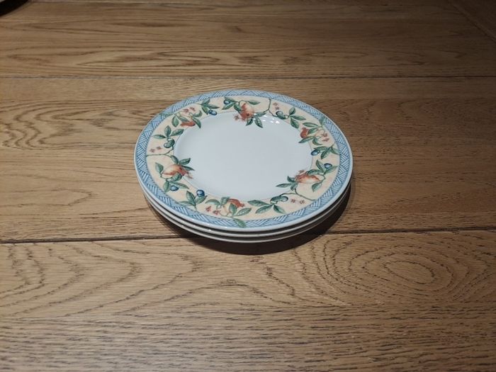Set of Johnson Brothers "Golden Pear" Dinner Plates, side plates, and cups and saucer