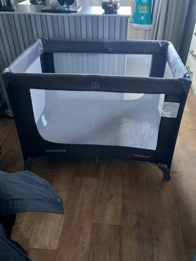travel cot and balls