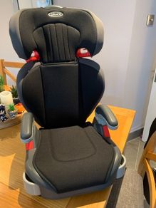 Child car seats (2)