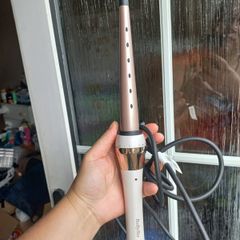 Excellent conical curling Remington.