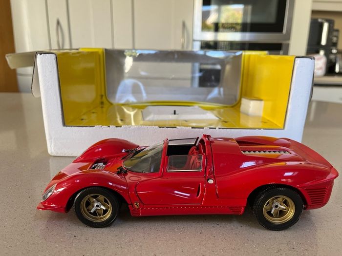 Ferrari 330 P4 1/18 Jouef
