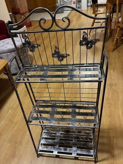 Foldable cast iron plant stand