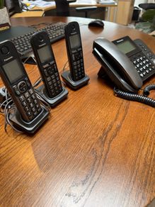 Office or home phone with 3 repeat handsets. Panasonic Kx tgf329e