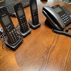 Office or home phone with 3 repeat handsets. Panasonic Kx tgf329e