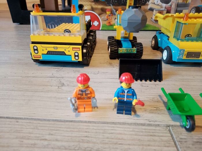 Lego City 60391Construction Trucks and Wrecking Ball Crane Complete
