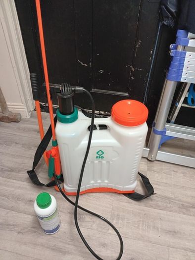 20ltr sprayer and weedkiller