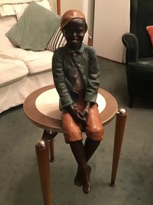 statue