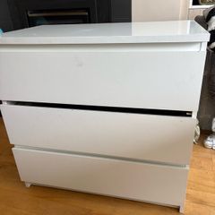 IKEA MALM Chest of drawers middle bar is missing