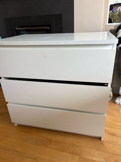 IKEA MALM Chest of drawers middle bar is missing