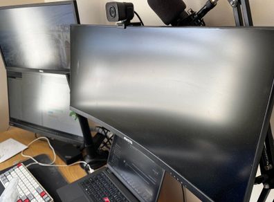 Triple Monitor Setup  Ultrawide + 27