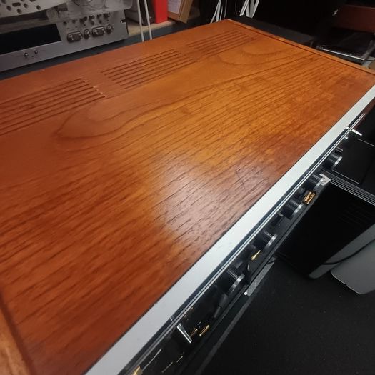 Iconic Vintage Leak 2000 Hifi Stereo Amplifier Receiver from the golden era 1970s STUNNING condition Soild teak wood