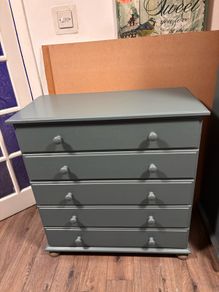 chest of drawers