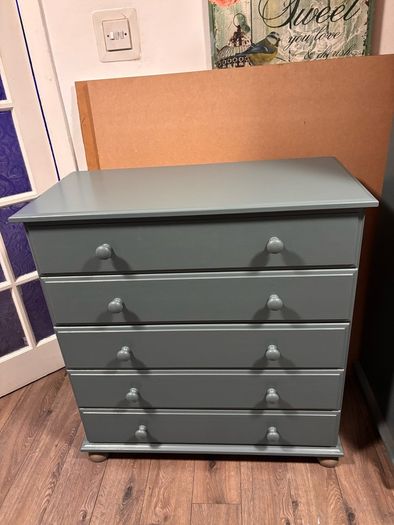 chest of drawers