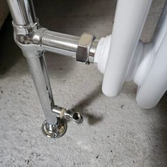Traditional Towel Rail 952mm High - Steel