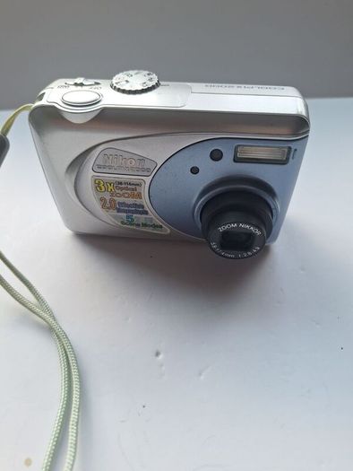 Nikon Coolpix 2000