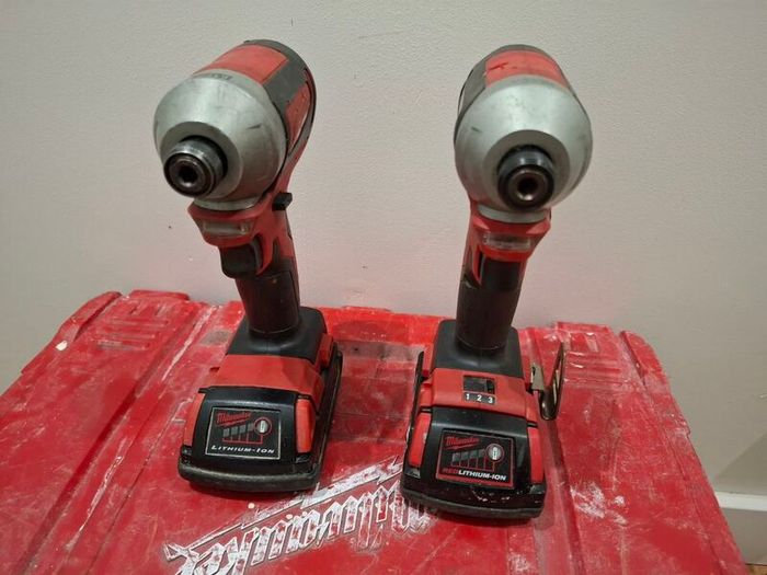 2 Milwaukee impact drivers with batteries