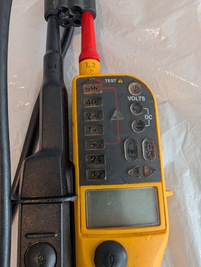 Fluke T130 Voltage tester
