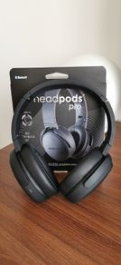 Headphones and earphones