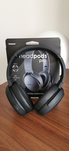 Headphones and earphones