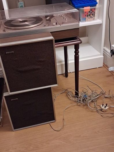 Vintage record player (1981)Phillips model 660