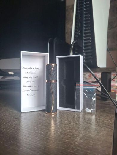 Infurture Brand New Luxury Refillable Perfume Atomizer  Gift Boxed Black Leather & Rose Gold