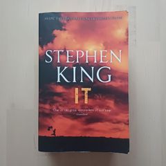 IT by Stephen King (Horror Paperback 2017)