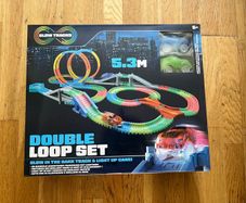 Double Loop Set - Glow in the dark track an light up car