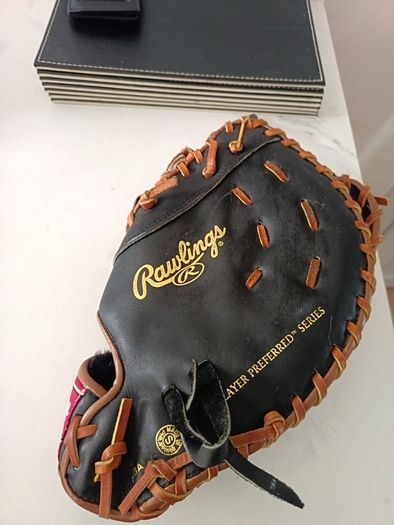 right handed baseball glove