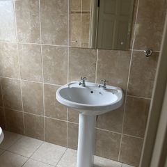 pedestal sink