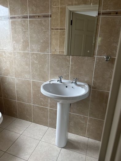 pedestal sink