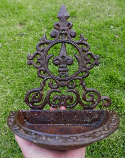 Antique Victorian cast iron wall mounted bird bath bird feeder