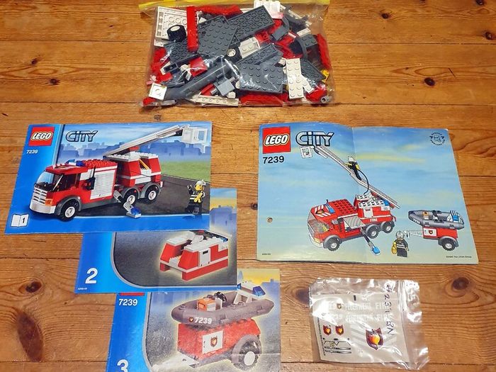 Lego City 7239: Fire Truck (2005) 100% Complete (NO BOX)