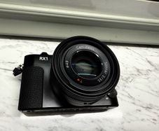 Sony RX1 full frame compact camera. 35mm Zeiss F2, original box
